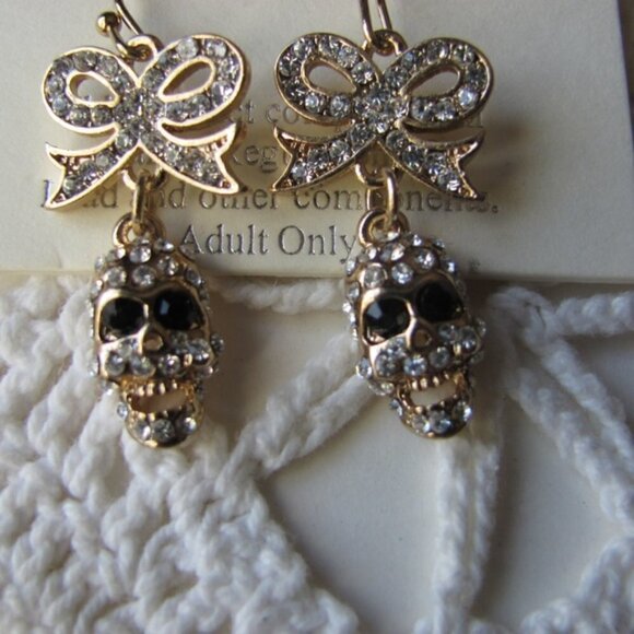 Blingy Skull & Bow Post Back Hanging Earrings - Picture 2 of 2